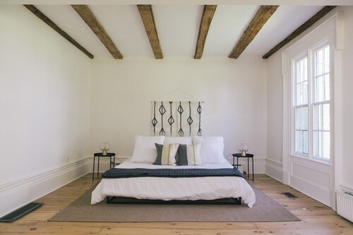 Beautiful 7BR Country Farmhouse