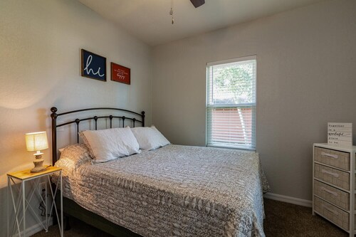 Charming Downtown High Springs Cottage