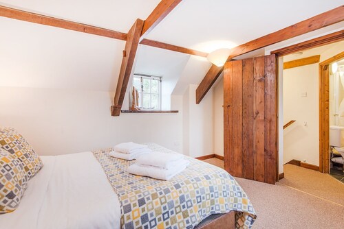 Lavender Cottage - a cosy cottage for two (+ cot) with exceptional leisure facilities