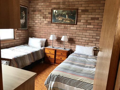 Downstairs unit to sleep 4 with mountain and Lake views.