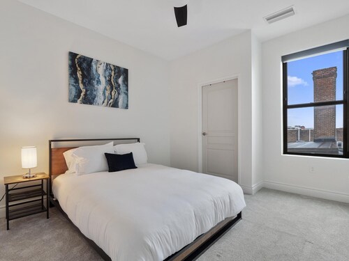 Beautiful Luxury Condo in the Heart of Little Italy 307