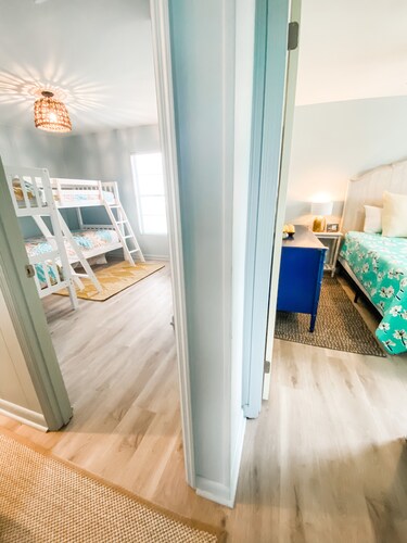 ~Pura Vida~ Beach Front Coastal Cottage—Dogs welcome too!