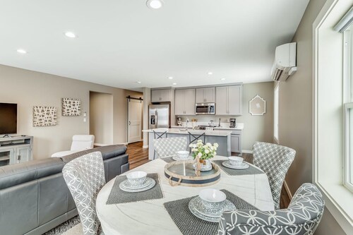Charming Liberty Bay condo with bay views, high-speed WiFi, & washer/dryer