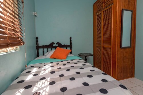 *Tryall Gardens Guest House*Walk to Beach*WiFi +AC