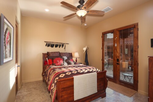 Ranch Casita- Private Desert Oasis with Tropical Backyard on 3.5 Acre