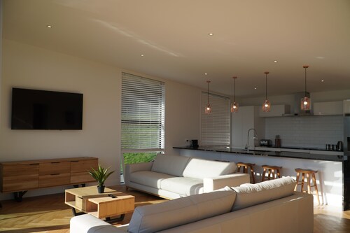 Modern Akaroa Bach with Stunning Views