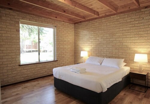 Riverscape - Augusta - unit 6 with views over the Blackwood River and cosy fire place - Riverscape - unit 6 with views over the Blackwood River and cosy fire place