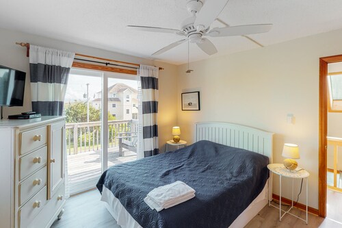 Dog-Friendly Home w/ Great Decks, AC, W/D, WiFi, Shared Pool - Walk to the Beach