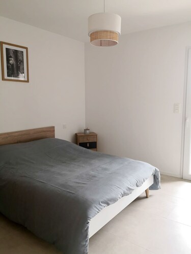 Bel Appartement en rez-de-jardin avec vue montagne.