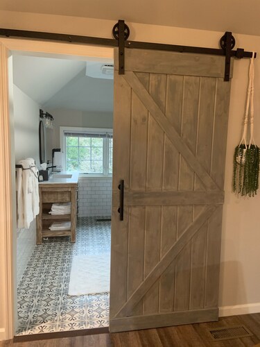 Beautiful Private Spacious Suite Downtown Franklin