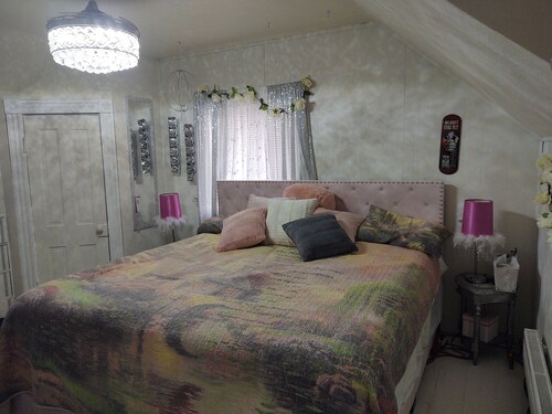 5 Bedroom (8 beds) house ON SNOWMOBILE/ATV Trail 12 & MASSAGE CHAIR Beach close