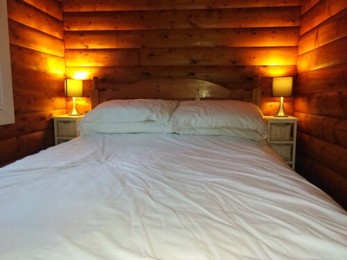 Beautiful fully refurbished log cabin nestled in the heart of Snowdonia.
