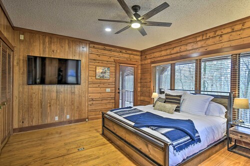 NEW! Hilltop Hot Springs Log Cabin with Hot Tub