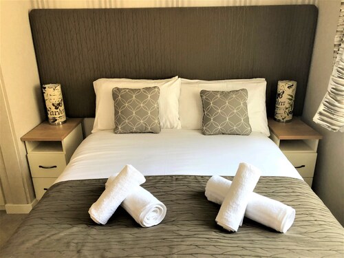 The Beach Hut - a sandhills lodge that sleeps 4 guests in 2 bedrooms