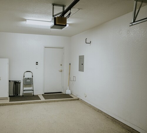 Waterfront Mesa Gilbert First Floor Gated Condo Golf Updated Clean Quiet