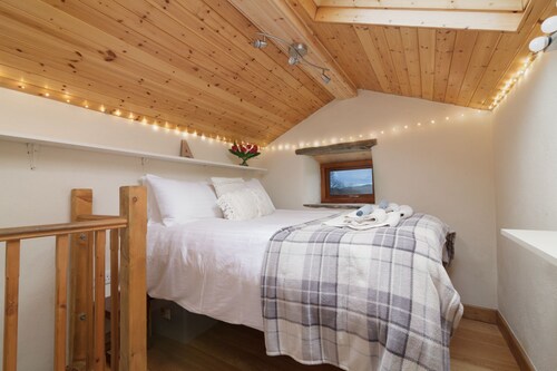 The Tower - sleeps 2 guests in 1 bedroom