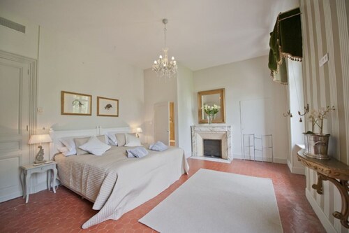 A Grand Family Friendly Wine Estate Chateaux / Country House . Sleeps 14