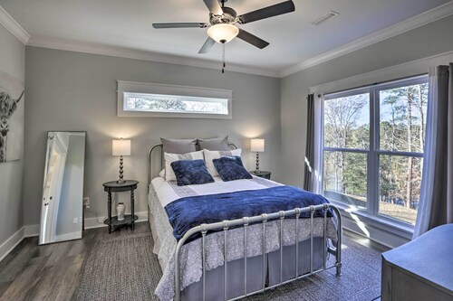NEW! White Oak Creek Home: Views, Deck & Grill!
