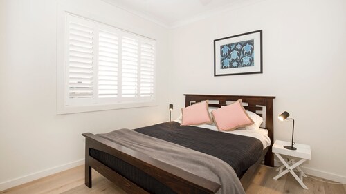 Coast - Pet Friendly - 3 Mins Walk to the Beach