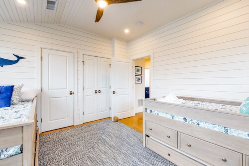 Chatham perfection, renovated 2020, luxurious 4 BR home w/ stunning ocean views