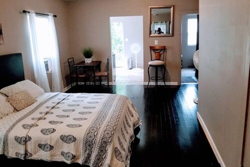 💛The Tiger Studio💛Free Private lot parking!🏩