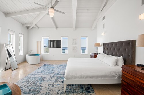 "Exhale" Amazing Location in Seaside! Gulf Views!