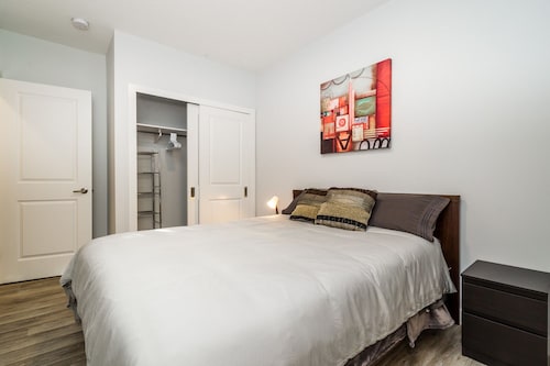 Gorgeous 2 bed suite centrally located in Edmonton