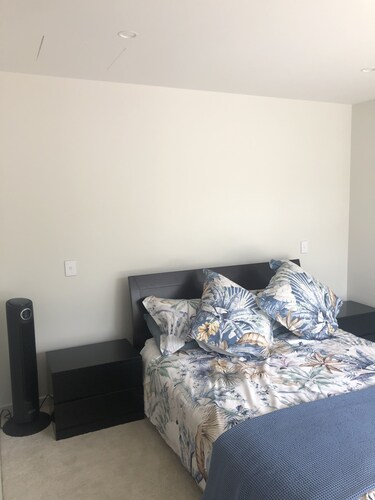 Close to beach and downtown Mt Maunganui cricket and events.