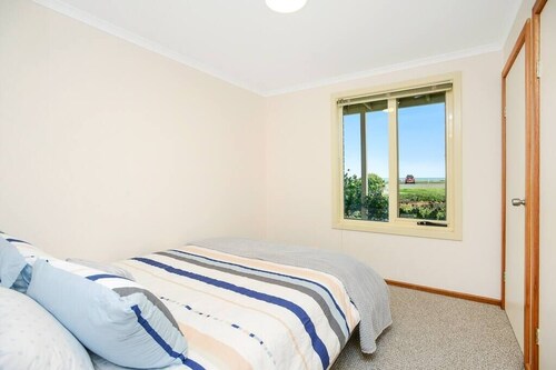 Esplanade Escape | Absolute Beachfront | WIFI-NBN