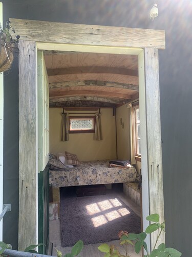 Off Grid Sheperd's Hut