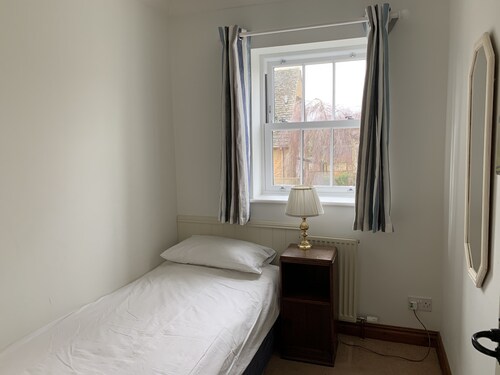 Cosy Carol Cottage Just Off The High Street