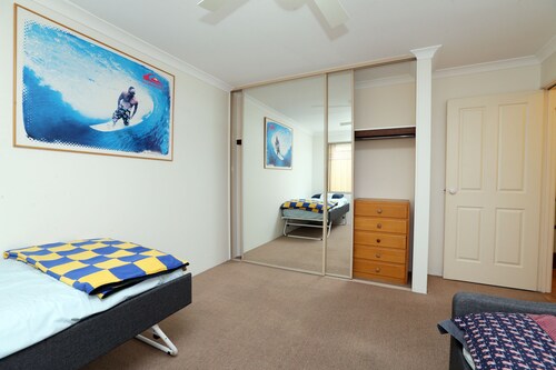 Ground floor apartment, private garden, opposite park close to Scarborough Beach