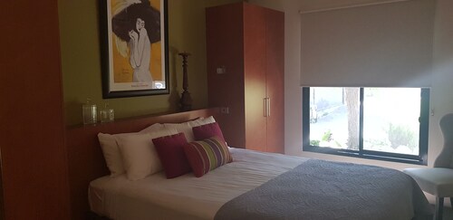 Adelphi Apartment 6
