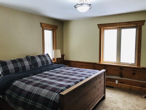 Luxury Log Home, Southern Georgian Bay - Explore Blue Mountain to Tobermory