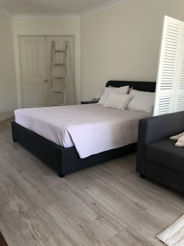 Coastal Runaway - Studio Apartment, Close to beach