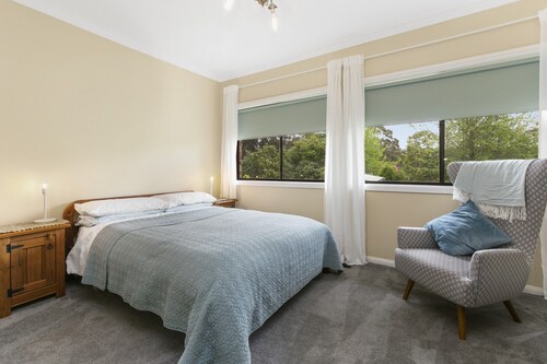 Snug Cottage - Two Bedroom House, Sleeps 4
