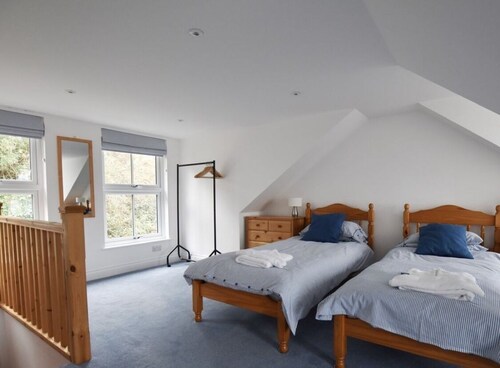 No.19 - Fabulous 2 Bed Cottage - Outstanding Harbour Views & Parking