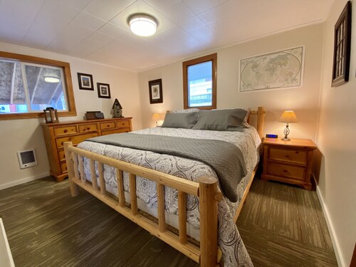New Listing! Awesome Lakefront Cabin on Gorgeous Diamond Lake
