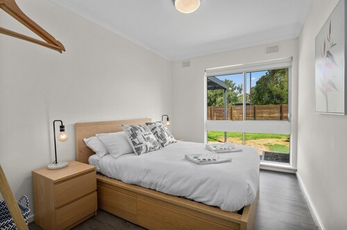 Sand and Sun - Port Willunga - Light & Airy Coastal Abode