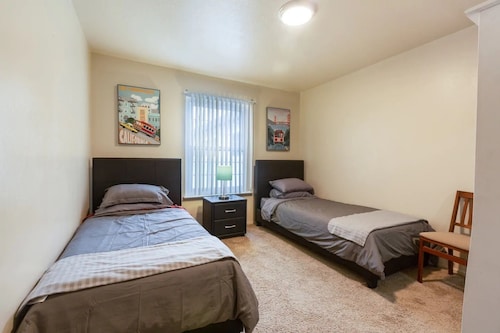 Luxe Modern Retreat in Mountain View Near Google!