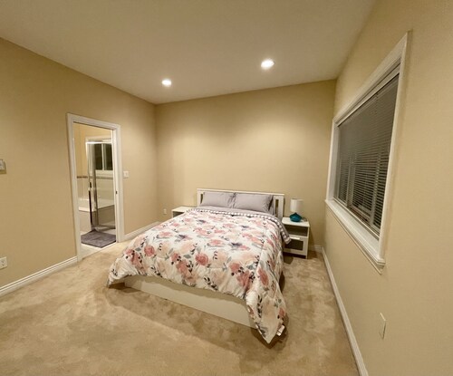 Cozy 3 bedrooms suite in Richmond