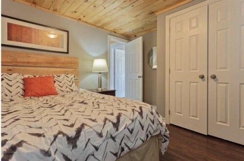 The Consecon - Family friendly West Lake Cottages shared waterfront