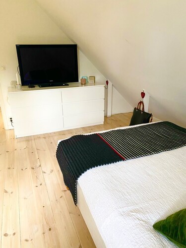 Modernt hus i lugn och lantligt miljö