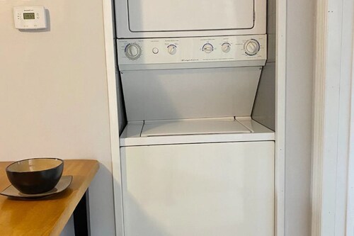 Walk to Downtown & Seaport, Self Check-in, Fast Wi-Fi, & Free Parking