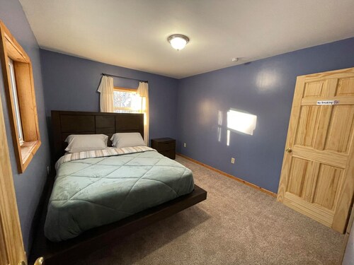 Willow Lake Chalet, Pets and Families welcome