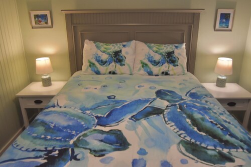 The Tahiti a Spectacular bungalow, short stroll from popular White Horse Beach