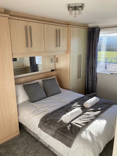 Homely 2 Bedroom Apartment *Free Parking* near Freeman Hospital & Jesmond Dene