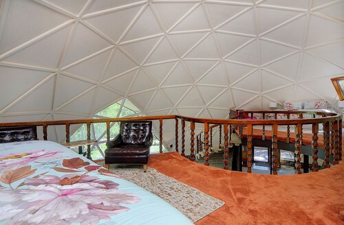 *NEW! 100% PRIVATE HOT SPRINGS INDOOR POOL*SPA*SAUNA*LARGE & OPEN GEODESIC DOME*