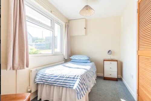 Large detached house, sleep 10, 200 yds from Morfa Nefyn beach, opp. Cliffs pub