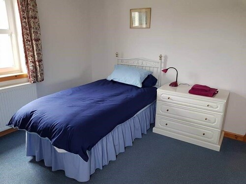 Jasmine Cottage - sleeps 8 guests in 5 bedrooms